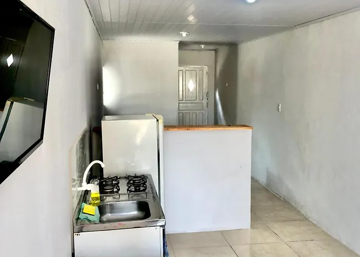 Kitnet A 150M Da Praia